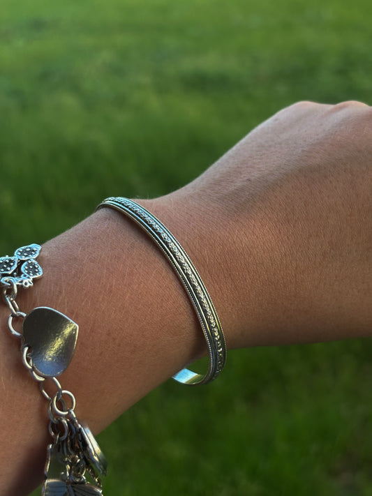 Detailed Cuff